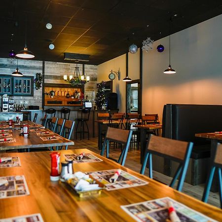 Hotel St-Alexis Saint-Raymond エクステリア 写真