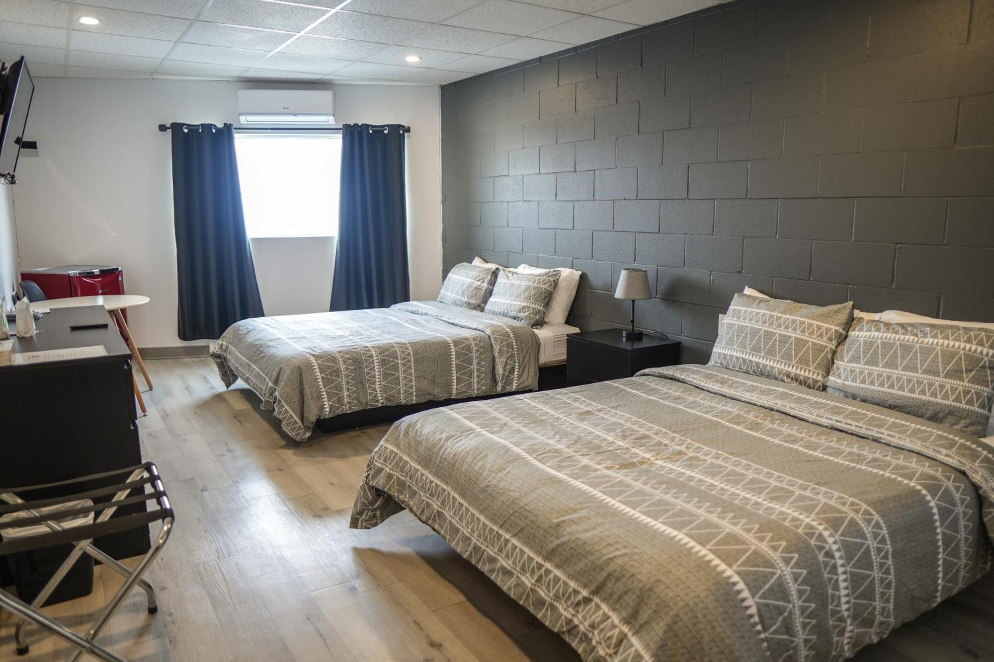 Hotel St-Alexis Saint-Raymond エクステリア 写真